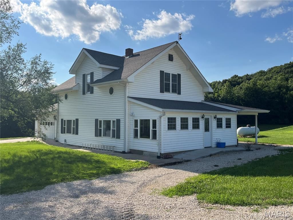 4015 Pike 9140, Louisiana, MO 63353