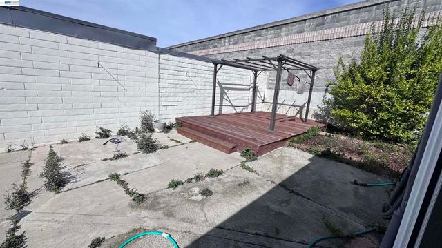 33080 Lake Mead Dr, Fremont, CA 94555