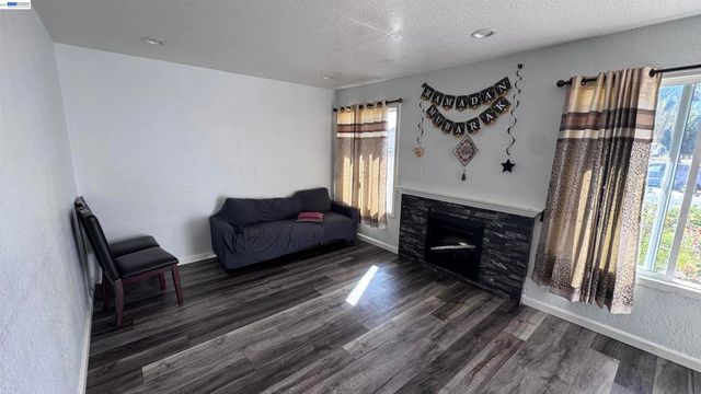 33080 Lake Mead Dr, Fremont, CA 94555