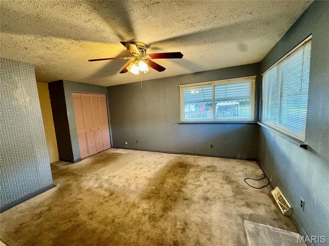 9633 Echo Lane, Overland, MO 63114