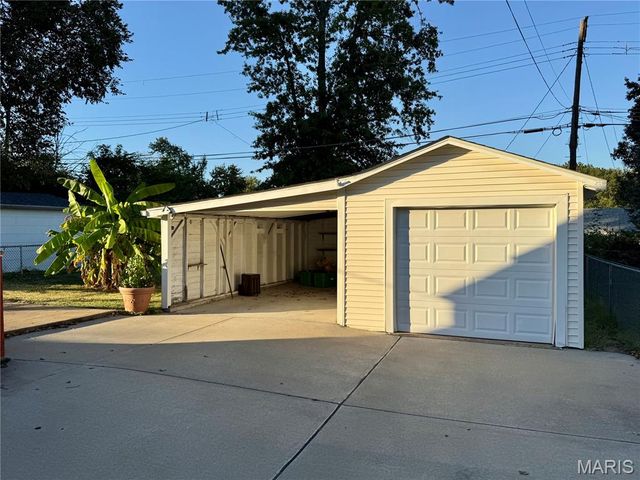 9633 Echo Lane, Overland, MO 63114