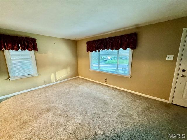9633 Echo Lane, Overland, MO 63114