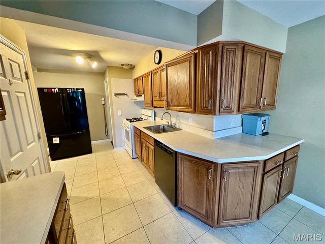 9633 Echo Lane, Overland, MO 63114