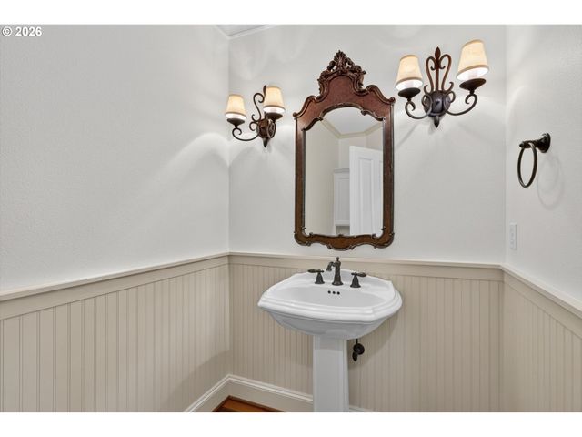 4054 CANAL WOODS Ct, Lake Oswego, OR 97034