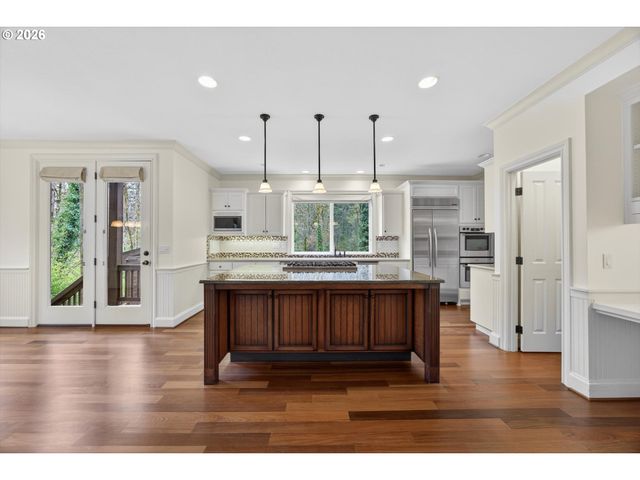 4054 CANAL WOODS Ct, Lake Oswego, OR 97034