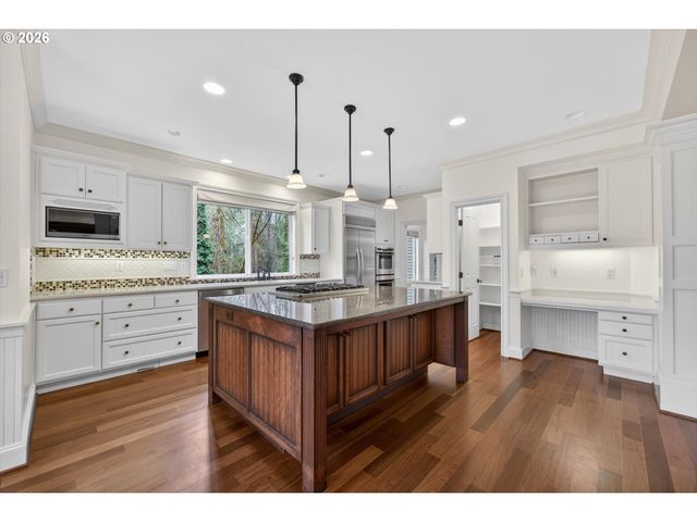 4054 CANAL WOODS Ct, Lake Oswego, OR 97034