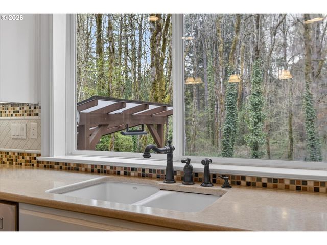 4054 CANAL WOODS Ct, Lake Oswego, OR 97034