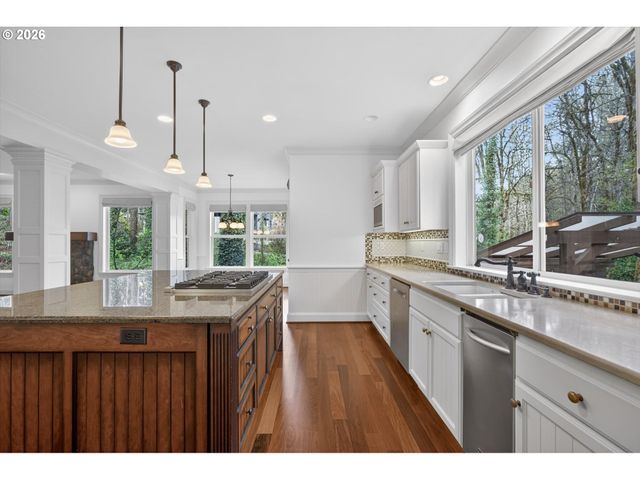 4054 CANAL WOODS Ct, Lake Oswego, OR 97034