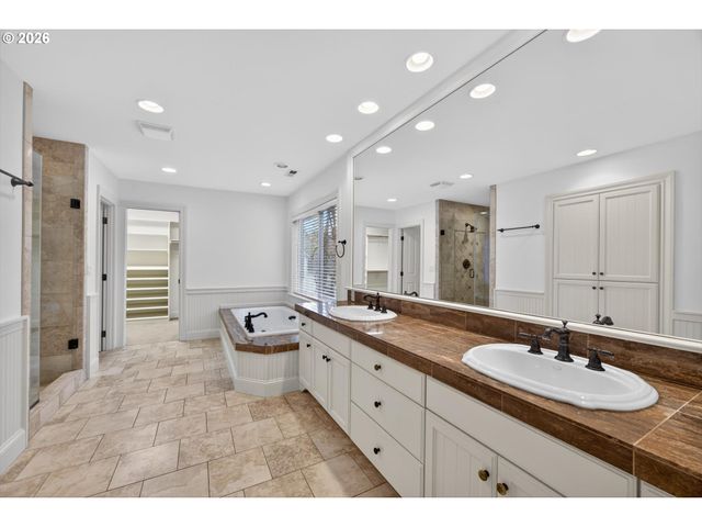 4054 CANAL WOODS Ct, Lake Oswego, OR 97034