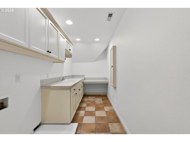 4054 CANAL WOODS Ct, Lake Oswego, OR 97034