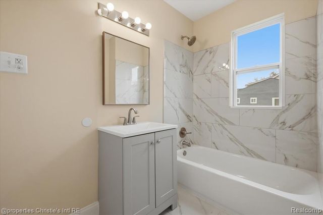16596 Santa Rosa Drive, Detroit, MI 48221