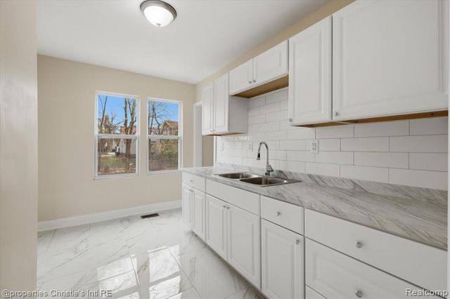 16596 Santa Rosa Drive, Detroit, MI 48221