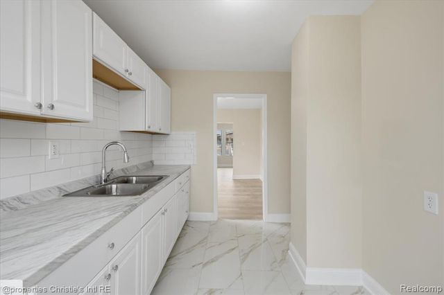 16596 Santa Rosa Drive, Detroit, MI 48221