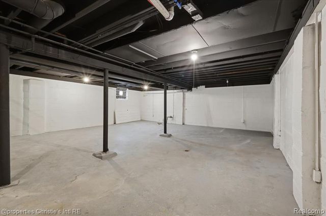 16596 Santa Rosa Drive, Detroit, MI 48221