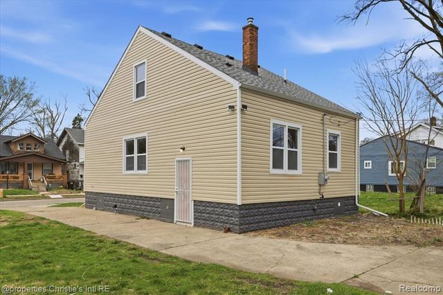 16596 Santa Rosa Drive, Detroit, MI 48221
