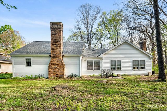 29W007 Oak Lane, Warrenville, IL 60555