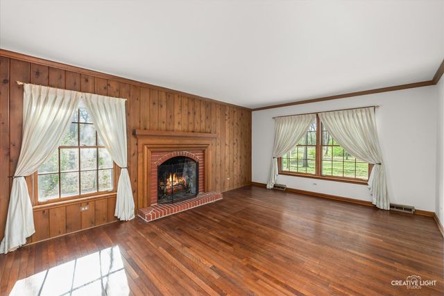 29W007 Oak Lane, Warrenville, IL 60555