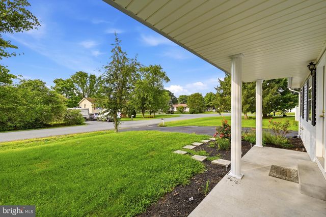 303 HACKBERRY DR, Stephens City, VA 22655
