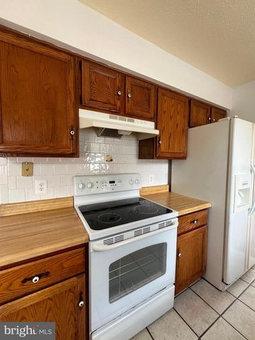 303 HACKBERRY DR, Stephens City, VA 22655