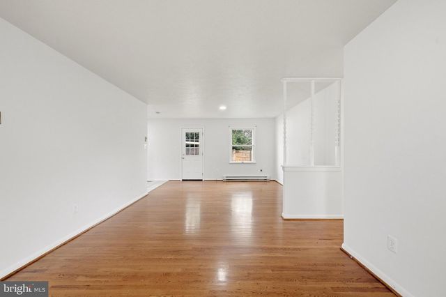 303 HACKBERRY DR, Stephens City, VA 22655