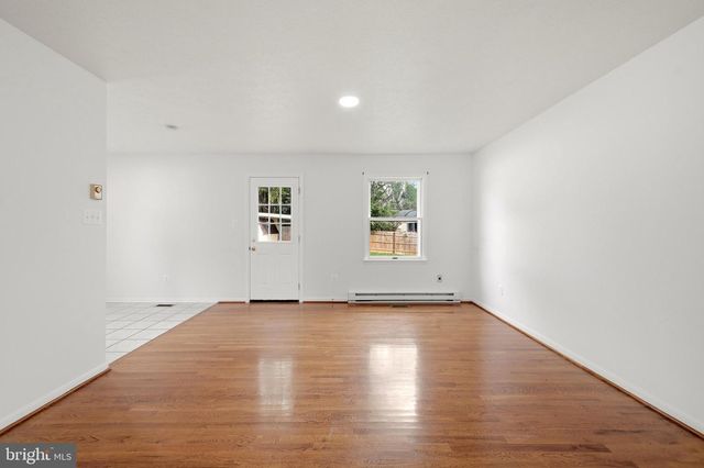 303 HACKBERRY DR, Stephens City, VA 22655