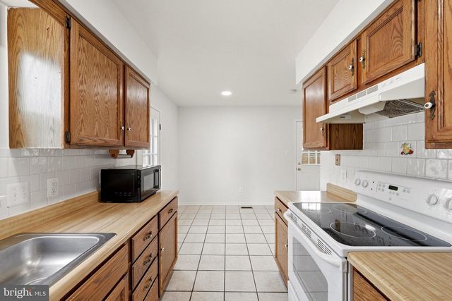 303 HACKBERRY DR, Stephens City, VA 22655
