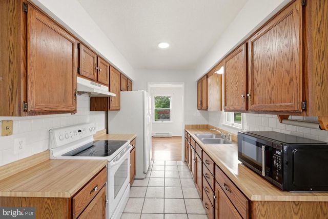 303 HACKBERRY DR, Stephens City, VA 22655