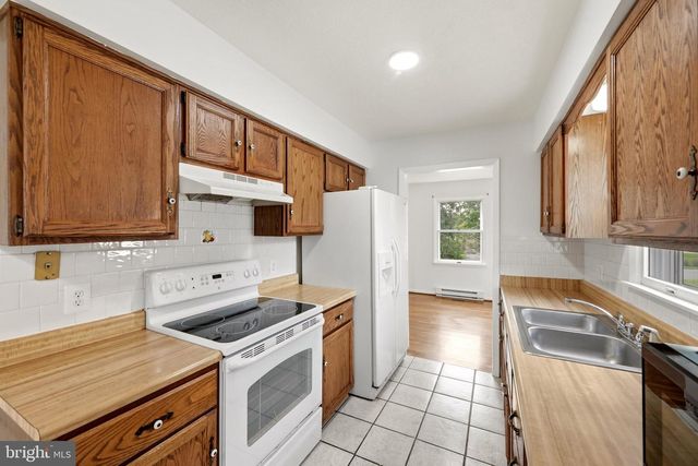 303 HACKBERRY DR, Stephens City, VA 22655