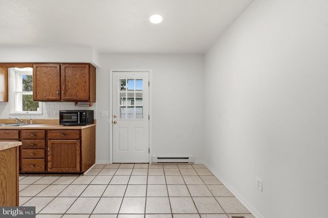 303 HACKBERRY DR, Stephens City, VA 22655