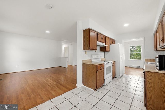 303 HACKBERRY DR, Stephens City, VA 22655