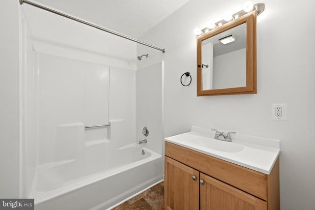 303 HACKBERRY DR, Stephens City, VA 22655