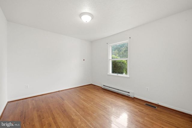 303 HACKBERRY DR, Stephens City, VA 22655