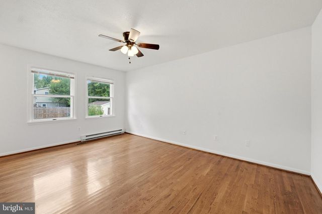 303 HACKBERRY DR, Stephens City, VA 22655