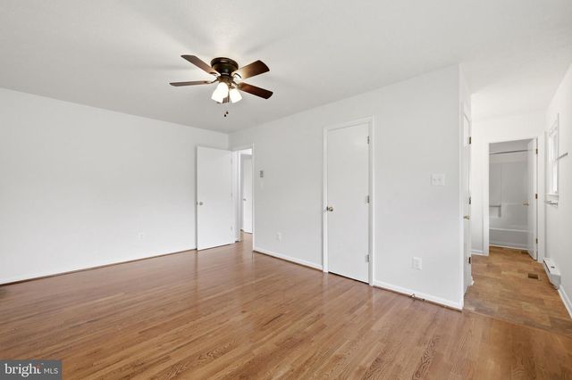 303 HACKBERRY DR, Stephens City, VA 22655