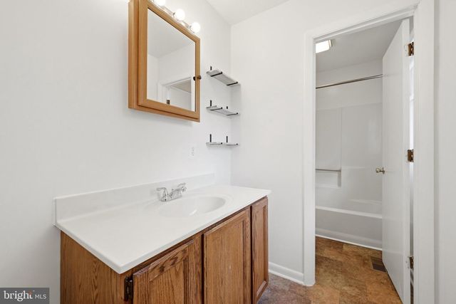 303 HACKBERRY DR, Stephens City, VA 22655