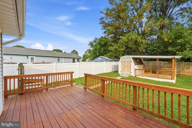 303 HACKBERRY DR, Stephens City, VA 22655