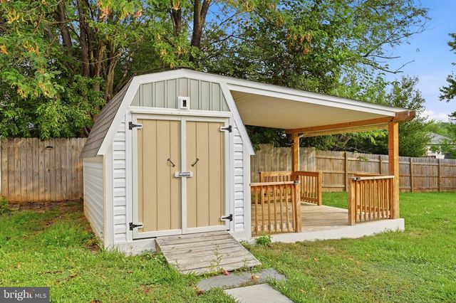 303 HACKBERRY DR, Stephens City, VA 22655