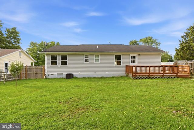 303 HACKBERRY DR, Stephens City, VA 22655