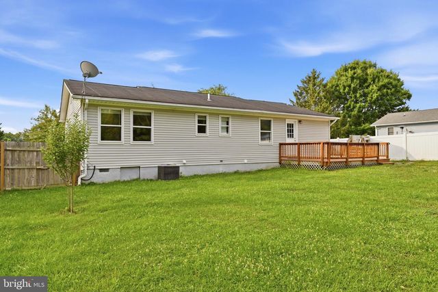 303 HACKBERRY DR, Stephens City, VA 22655