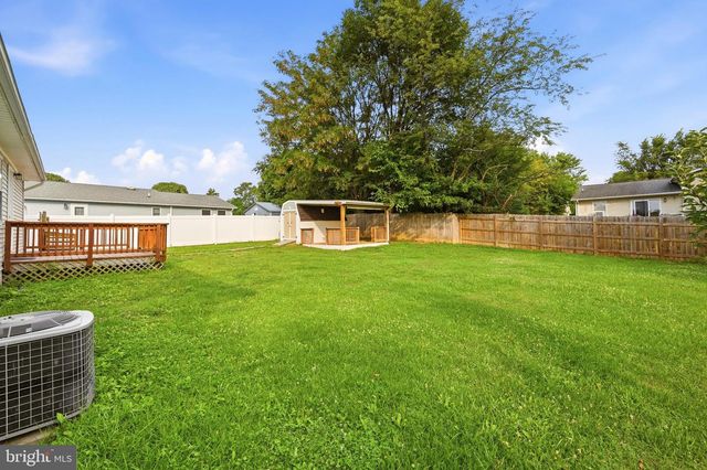 303 HACKBERRY DR, Stephens City, VA 22655