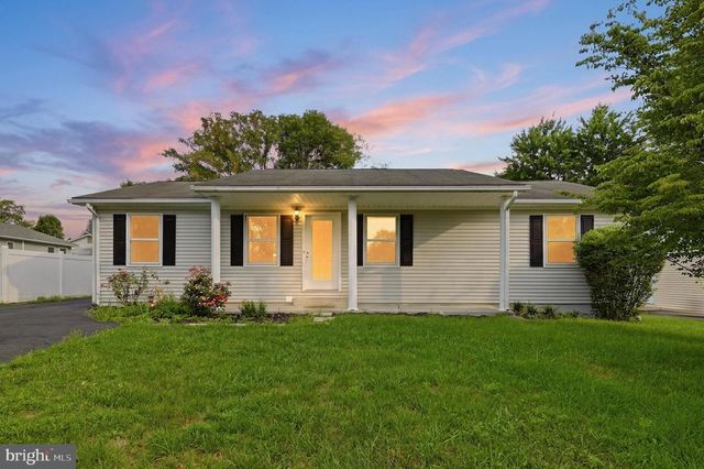 303 HACKBERRY DR, Stephens City, VA 22655