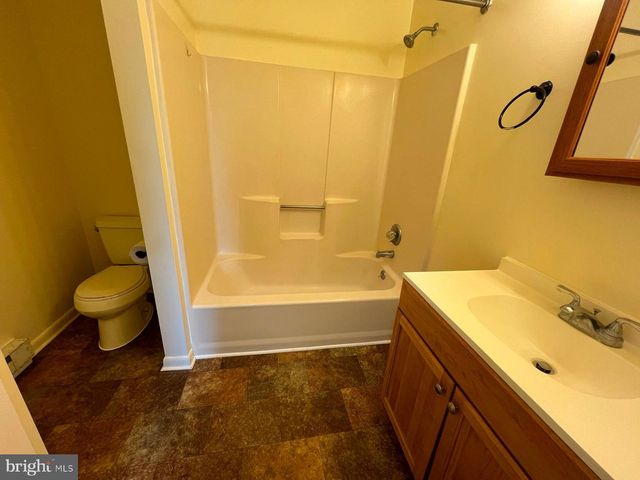 303 HACKBERRY DR, Stephens City, VA 22655