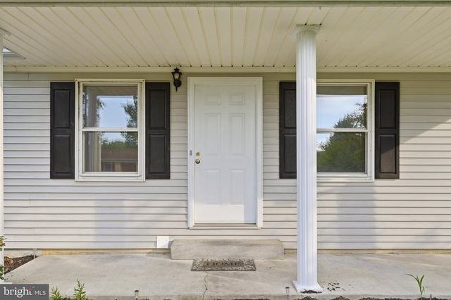 303 HACKBERRY DR, Stephens City, VA 22655