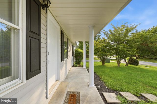 303 HACKBERRY DR, Stephens City, VA 22655
