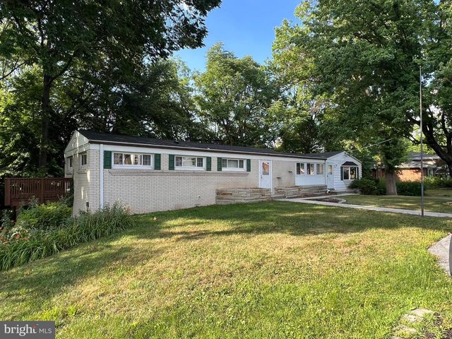 5136 SUNSET DR, Harrisburg, PA 17112