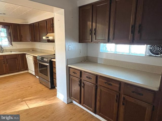 5136 SUNSET DR, Harrisburg, PA 17112