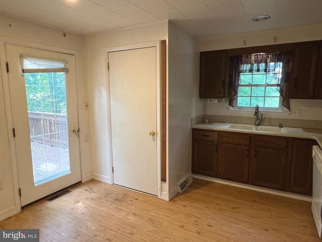 5136 SUNSET DR, Harrisburg, PA 17112