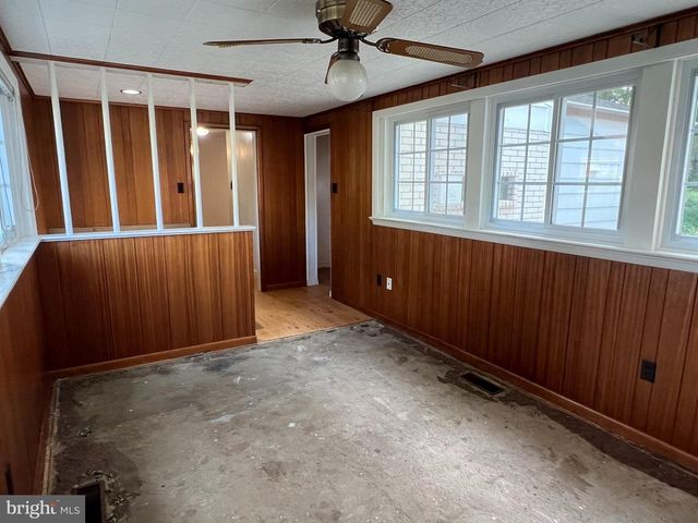 5136 SUNSET DR, Harrisburg, PA 17112