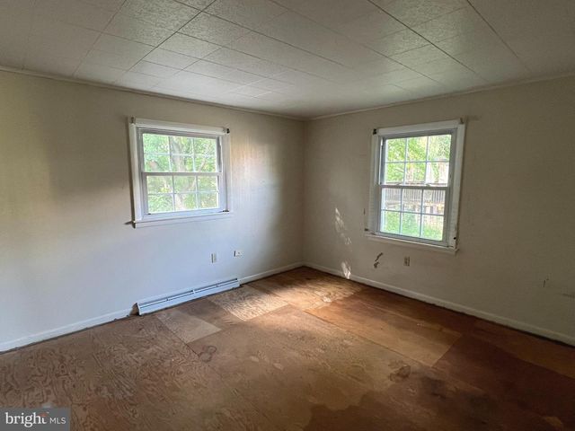 5136 SUNSET DR, Harrisburg, PA 17112