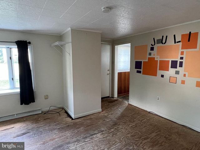 5136 SUNSET DR, Harrisburg, PA 17112